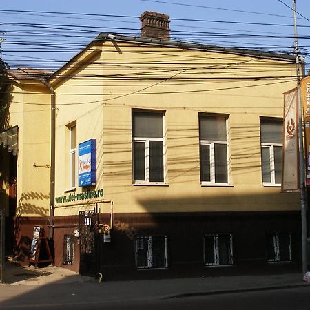 Kretan Hostel Bukarest Exteriör bild
