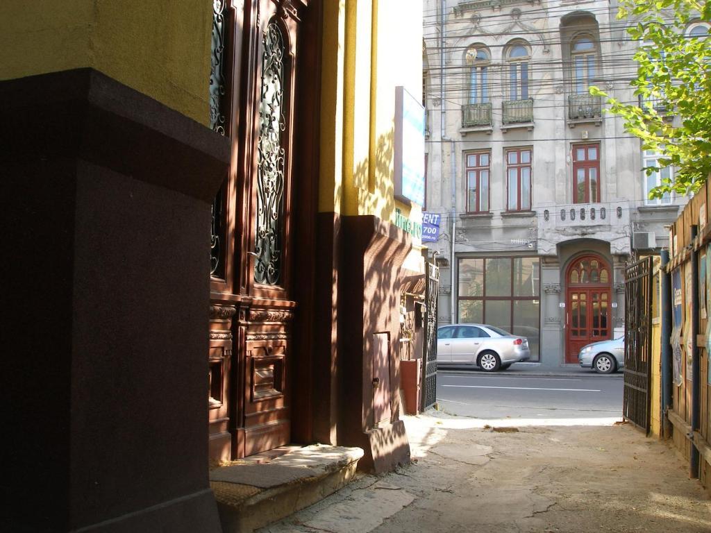 Kretan Hostel Bukarest Exteriör bild