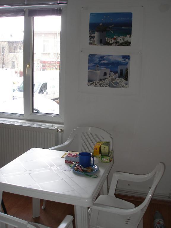 Kretan Hostel Bukarest Rum bild