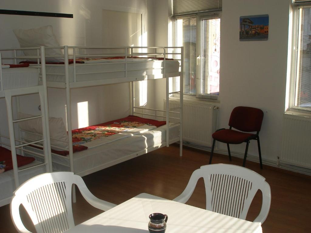 Kretan Hostel Bukarest Rum bild