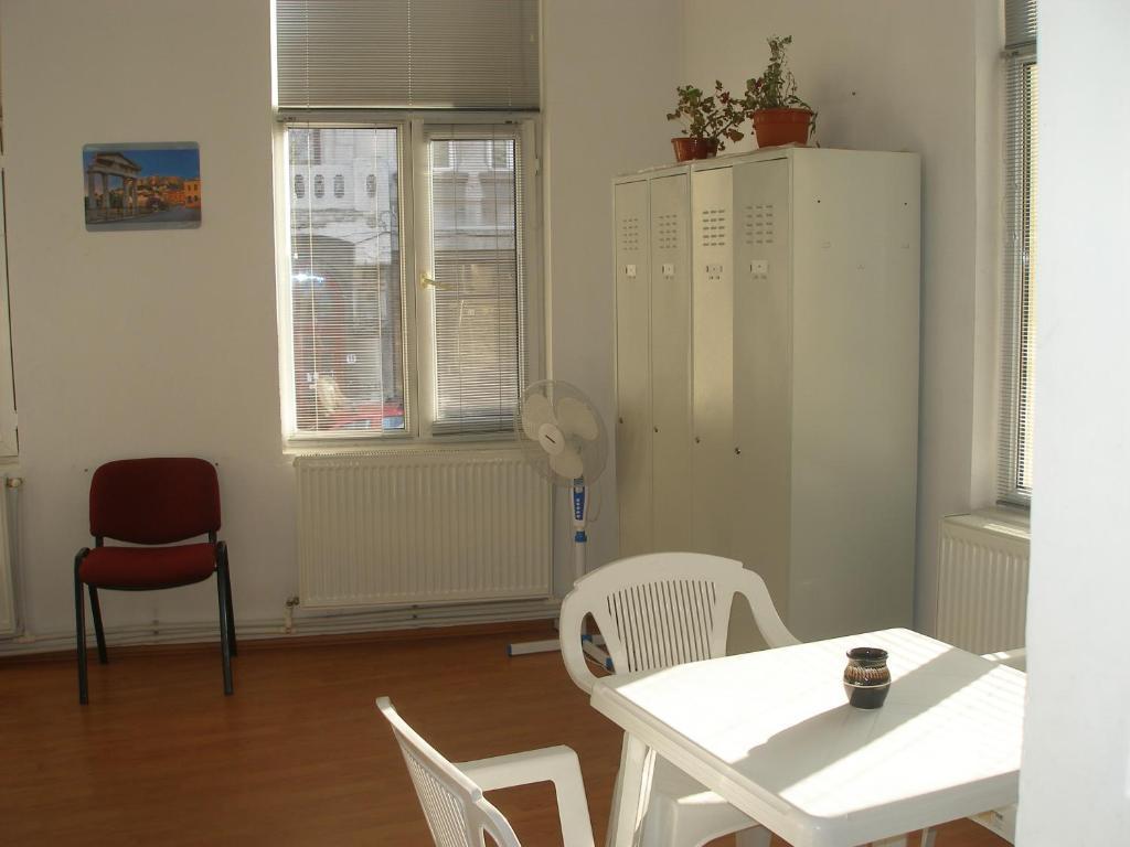 Kretan Hostel Bukarest Rum bild