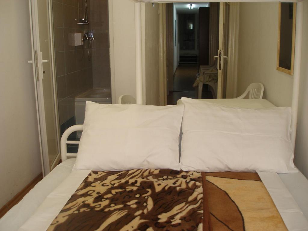 Kretan Hostel Bukarest Rum bild