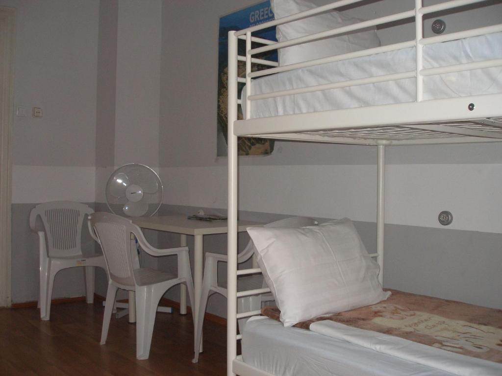Kretan Hostel Bukarest Rum bild